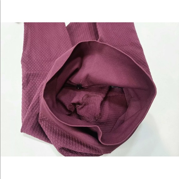 Balance Athletica Seamless Legging Amethyst Quartz Maroon Diamond Textur… - Picture 6 of 12